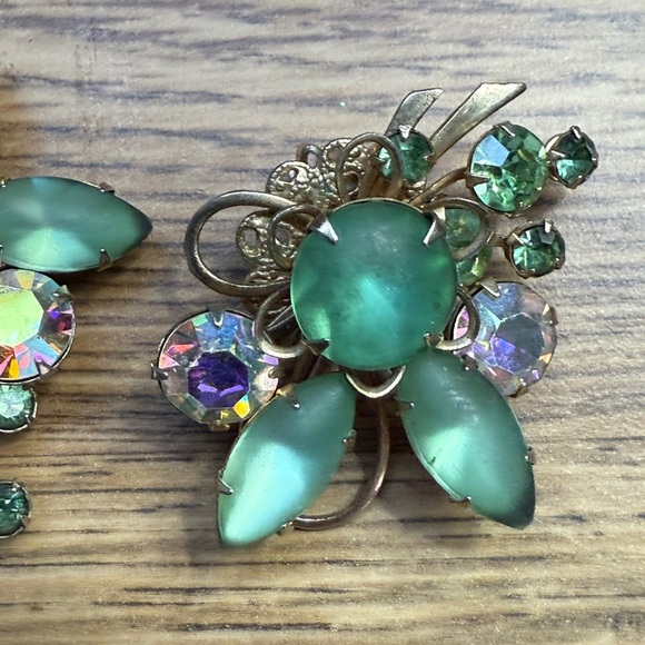 2 Pair Vintage Clip on Earring Sets Elegant Gold and Green, Purple & Gold - Picture 2 of 15